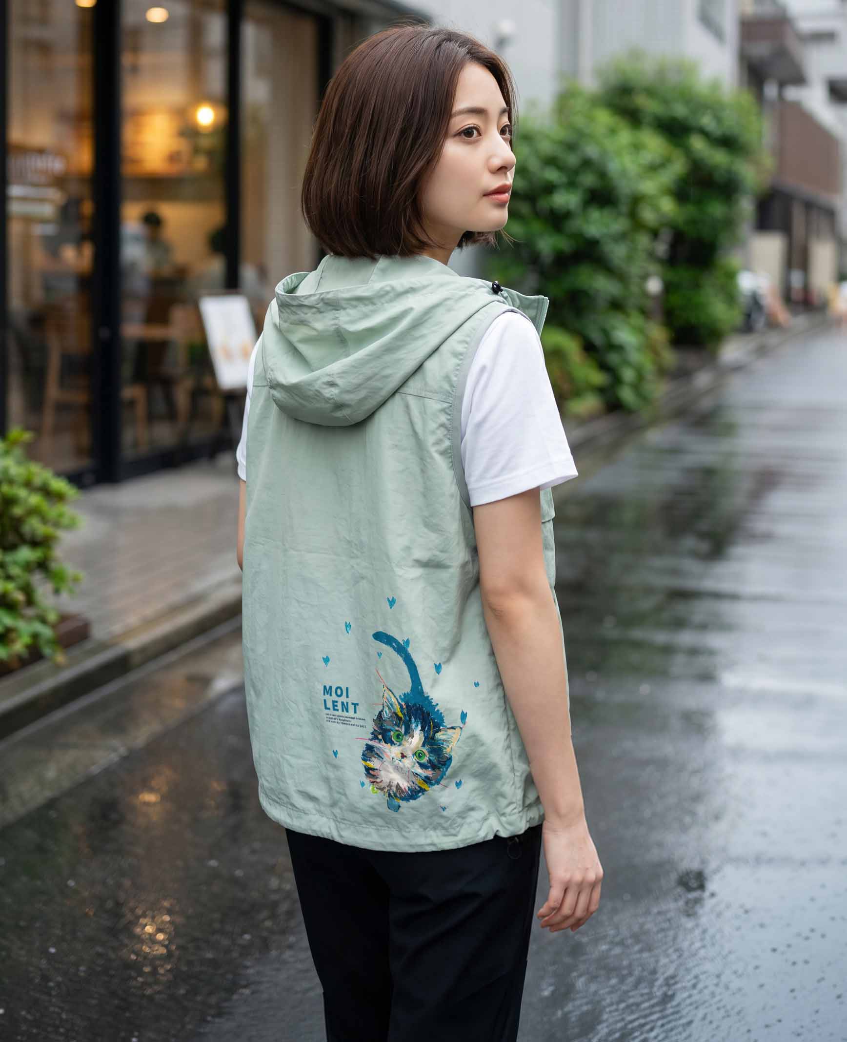 SHELL VEST 雨上がりの街・着用